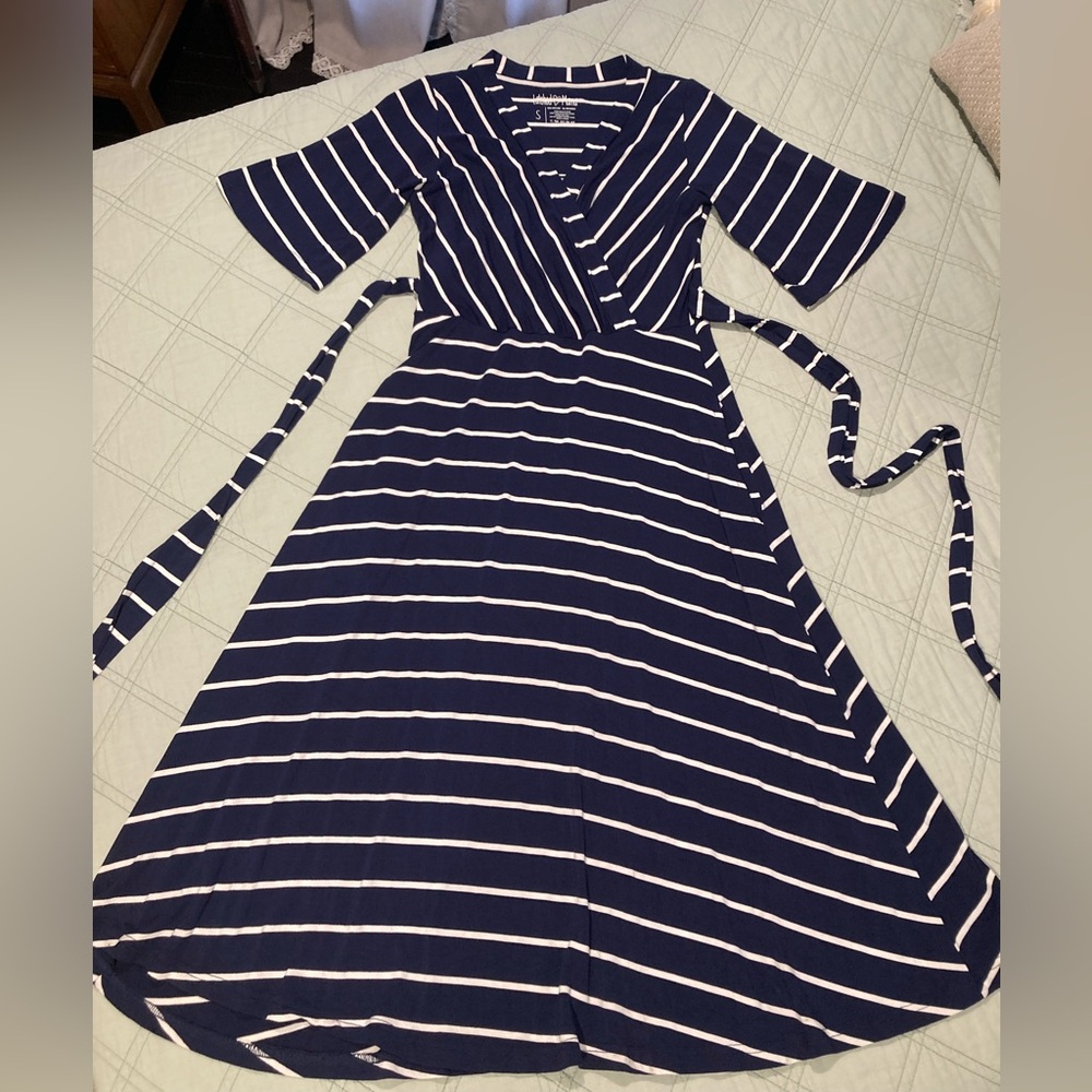 Latched Mama Dress size small